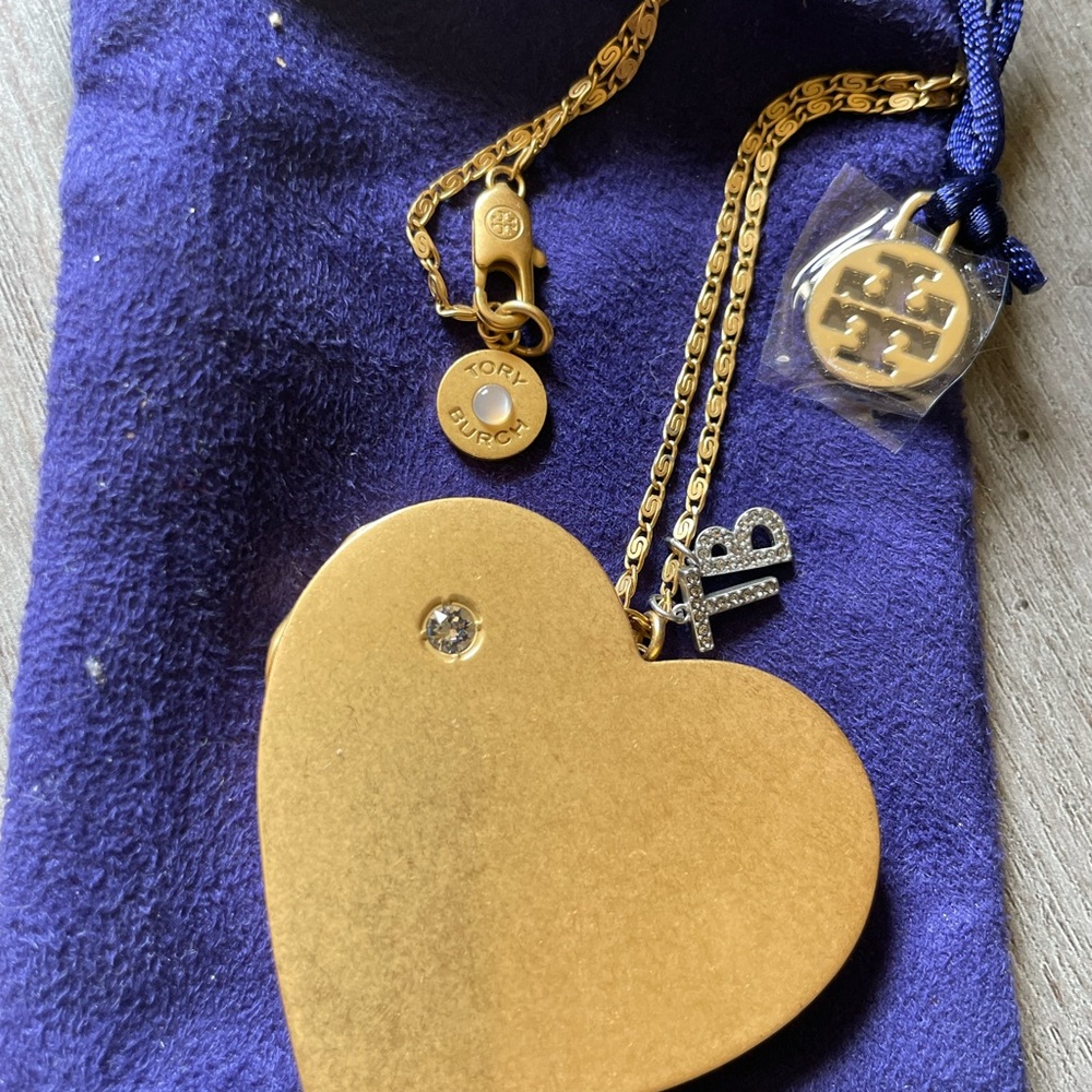 NWT Tory Burch frame gold necklace.